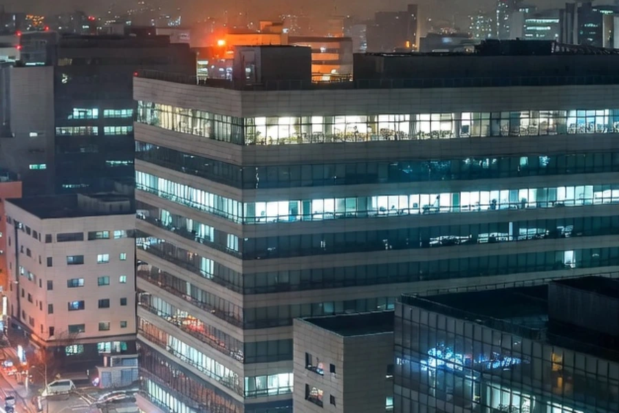 구로출장마사지 수요가 증가하는 구로 산업단지 야경 모습